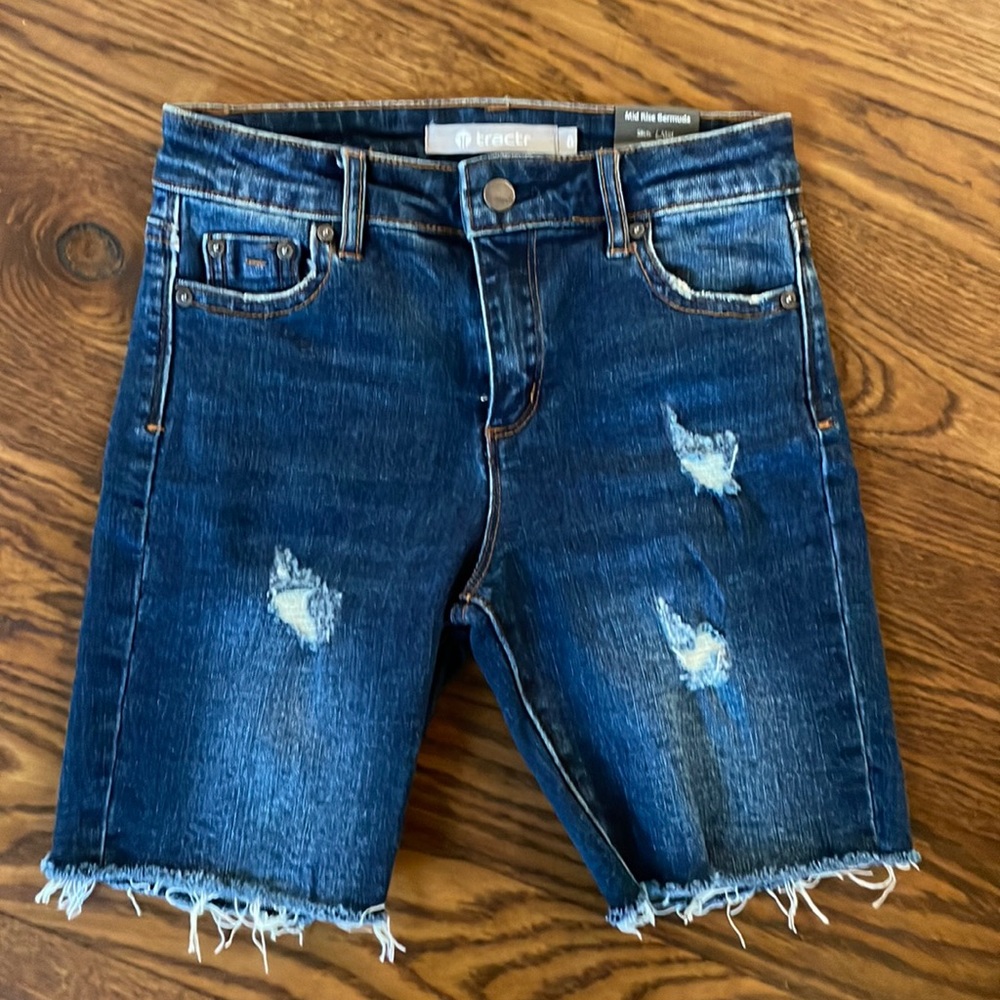 NWT girls Tractr Bermuda shorts